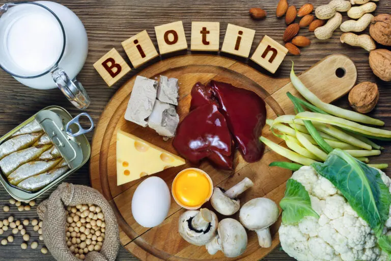 ¿Por qué es importante mantener un buen nivel de biotina en el cuerpo?