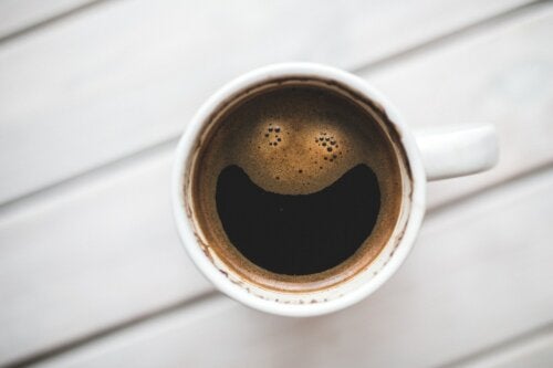 ¿Cómo funciona la cafeína en el cerebro?