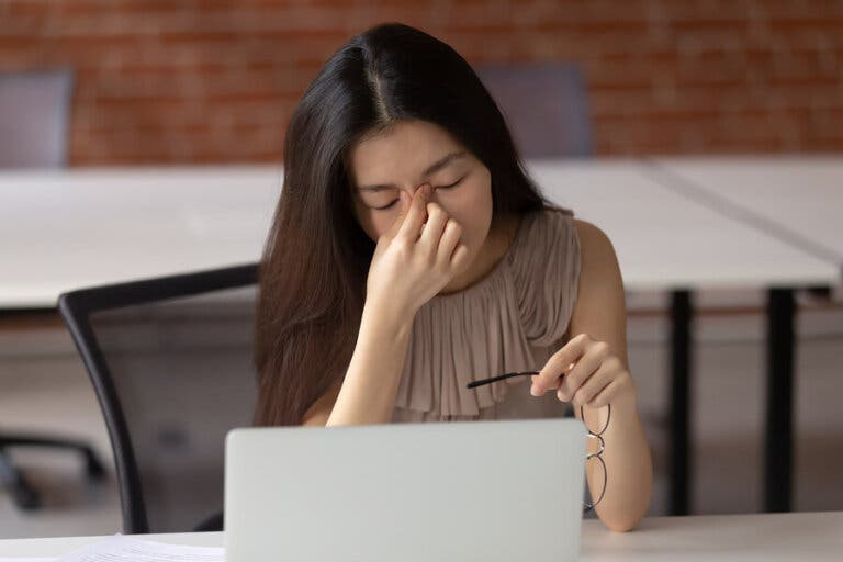 ¿Cómo afectan las pantallas a la salud visual?