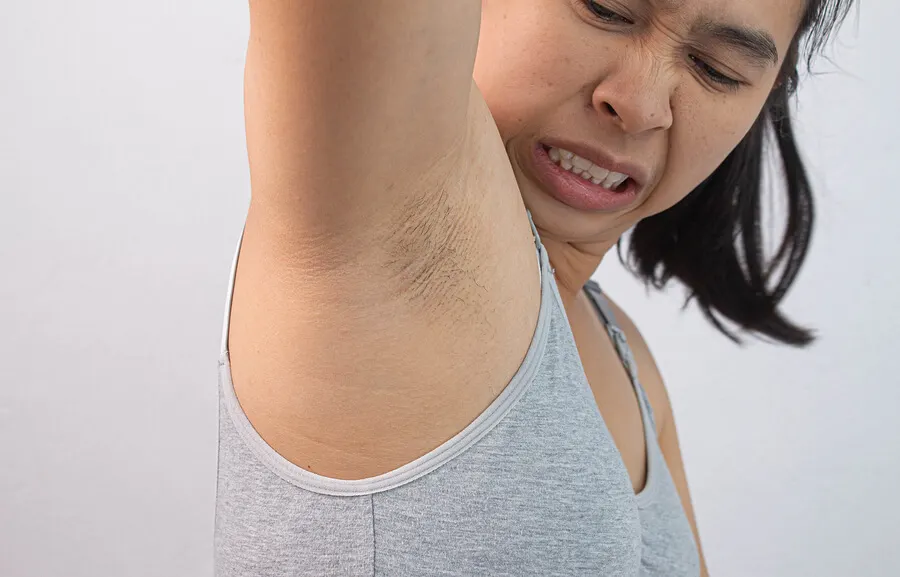 Mujer manchas por poca higiene