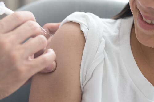 vacuna hpv mujer joven