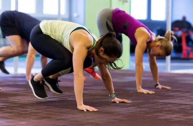 Burpees para estar en forma sin salir de casa