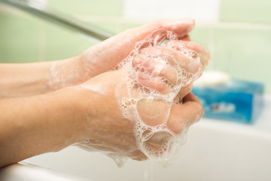 Händewaschen - eingeschäumte Hände