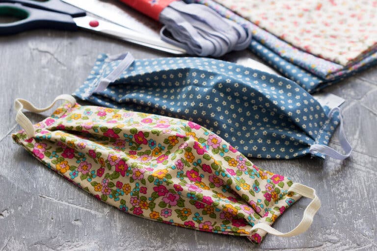 ¿Cómo hacer mascarillas de tela en casa?