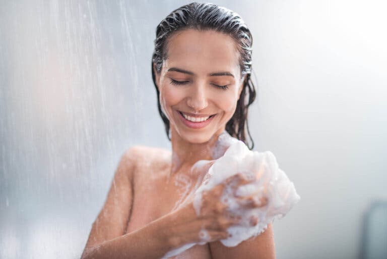 ¿Por qué es bueno tomar un baño caliente para dormir mejor?