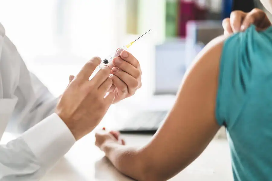 Vacunas con alérgenos para tratar alergia a gatos y perros.
