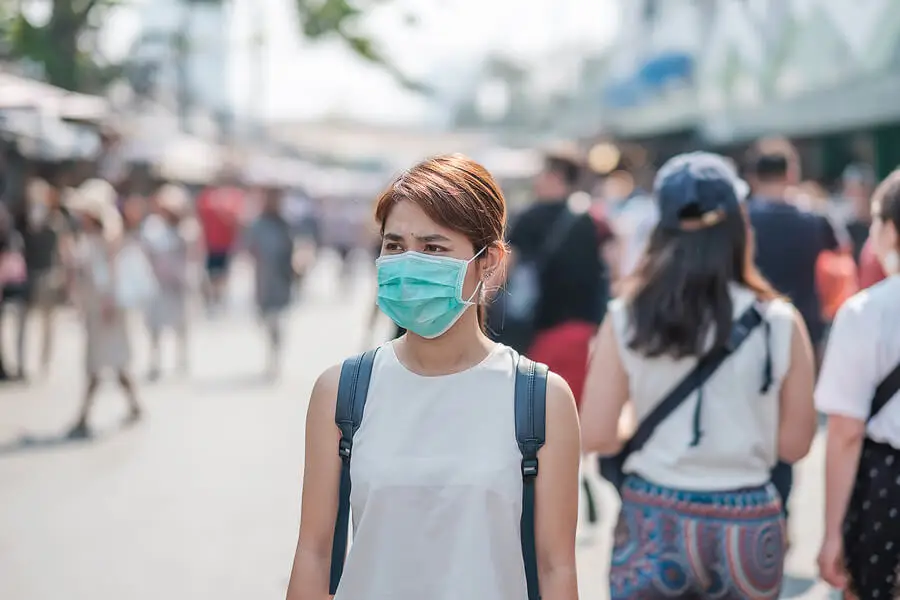 wearing a mask causes maskne