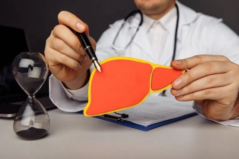 Hepatitis alcohólica: síntomas, causas y tratamientos
