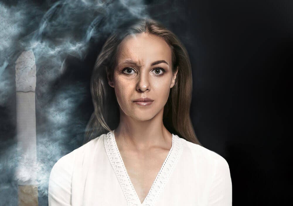 Een vrouw in de rook