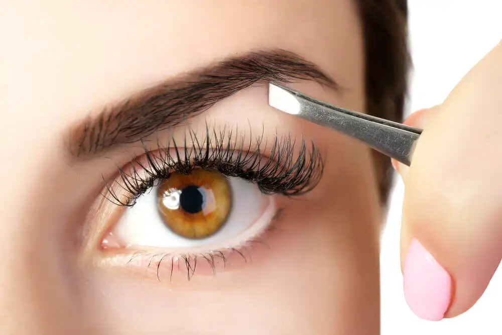 ¿Por qué se cae el pelo de las cejas?