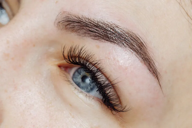 ¿Por qué se cae el pelo de las cejas?
