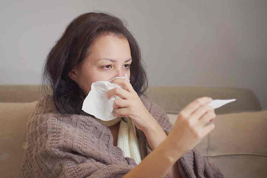 Mujer con bronquitis usa saponaria.