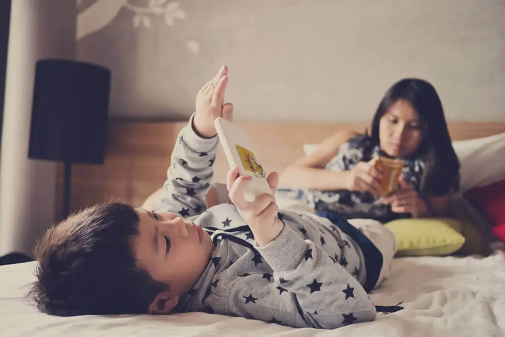 Consecuencias del exceso de exposición a las pantallas en niños