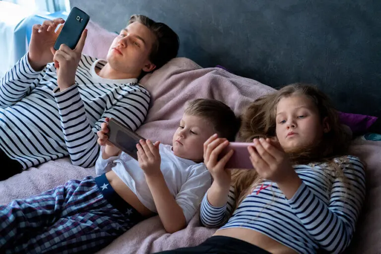 El exceso de exposición a las pantallas en niños