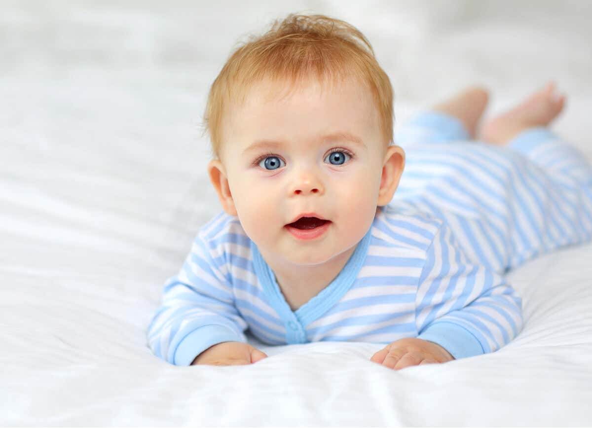 Las posturas del bebé como señal de hipotiroidismo congénito.