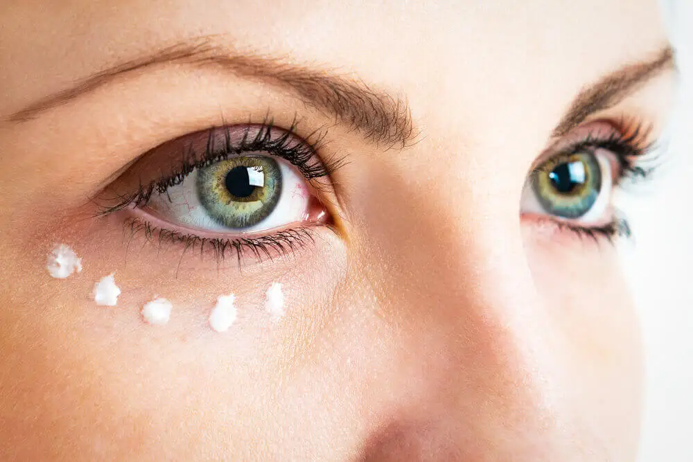 ¿Qué componentes se debería elegir en una crema para ojeras?