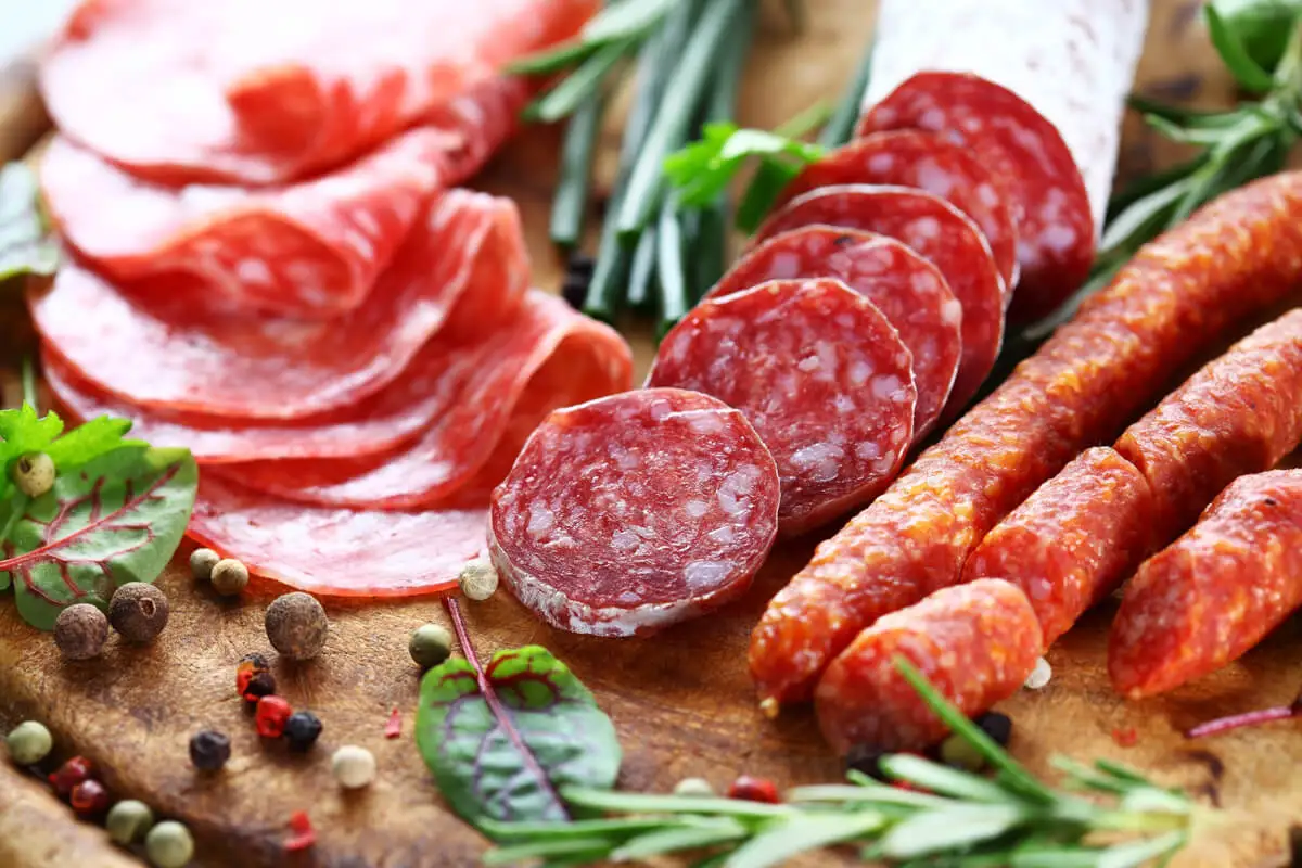 Verarbeitetes rotes Fleisch