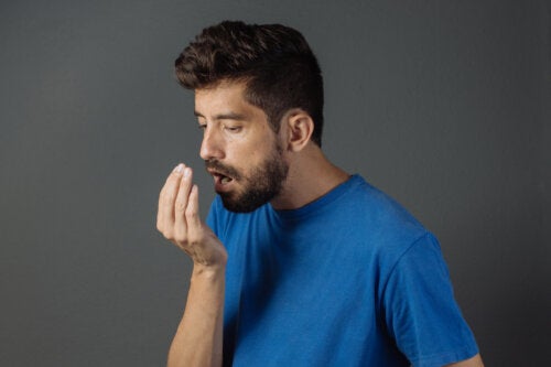 Conoce los alimentos que causan mal aliento