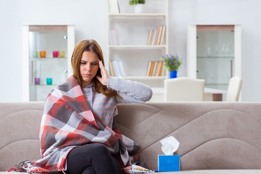 Mujer con enfermedad infecciosa