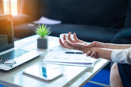 Håndledssmerter, da det tager lang tid at helbrede seneskedehindebetændelse