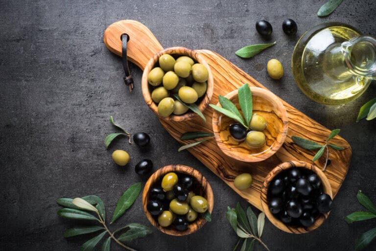 ¿Es malo tragarse un hueso de aceituna?