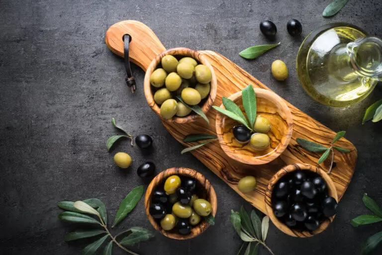 ¿Es malo tragarse un hueso de aceituna?