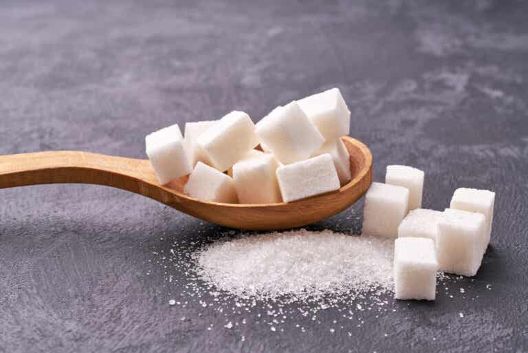 ¿Cuáles son los efectos del azúcar refinado en la salud?