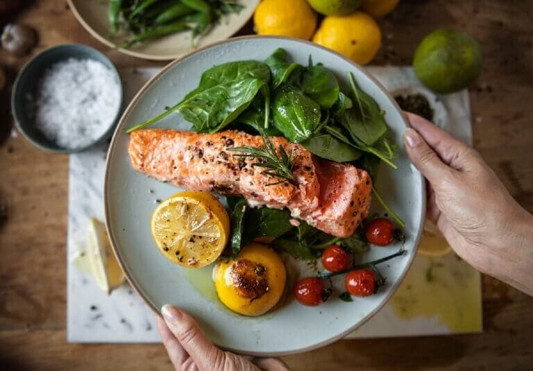 Cenar temprano podría ayudar a prevenir la diabetes y bajar de peso