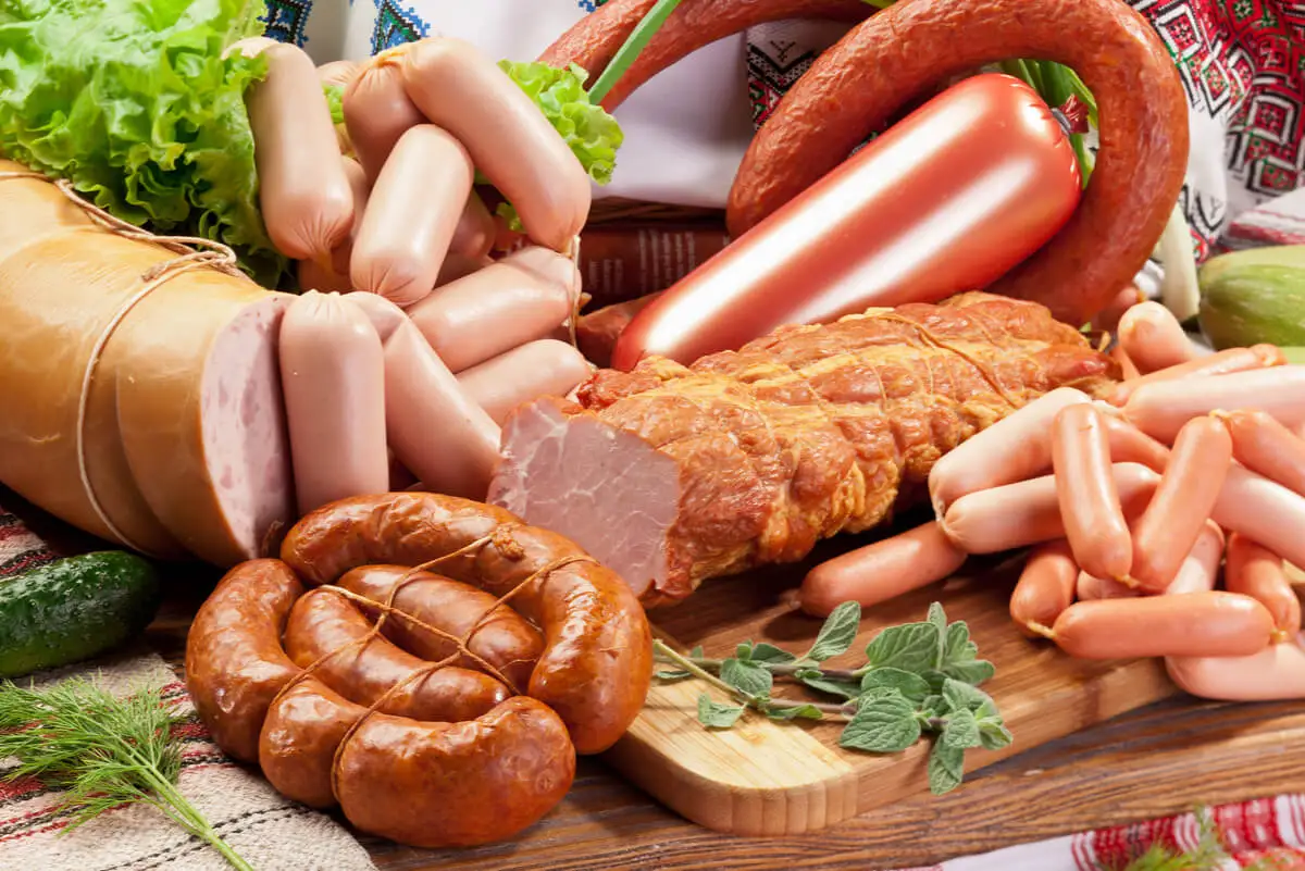 Embutidos de carne con alto contenido de sal