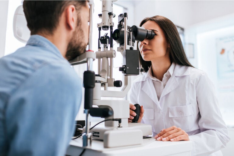 ¿Cómo detectar la toxoplasmosis ocular?