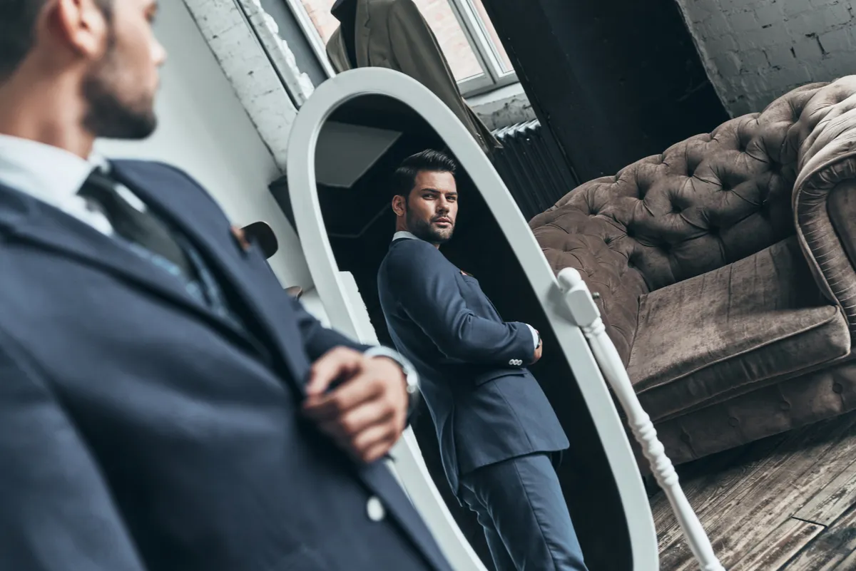 Hombre de traje para el trabajo.