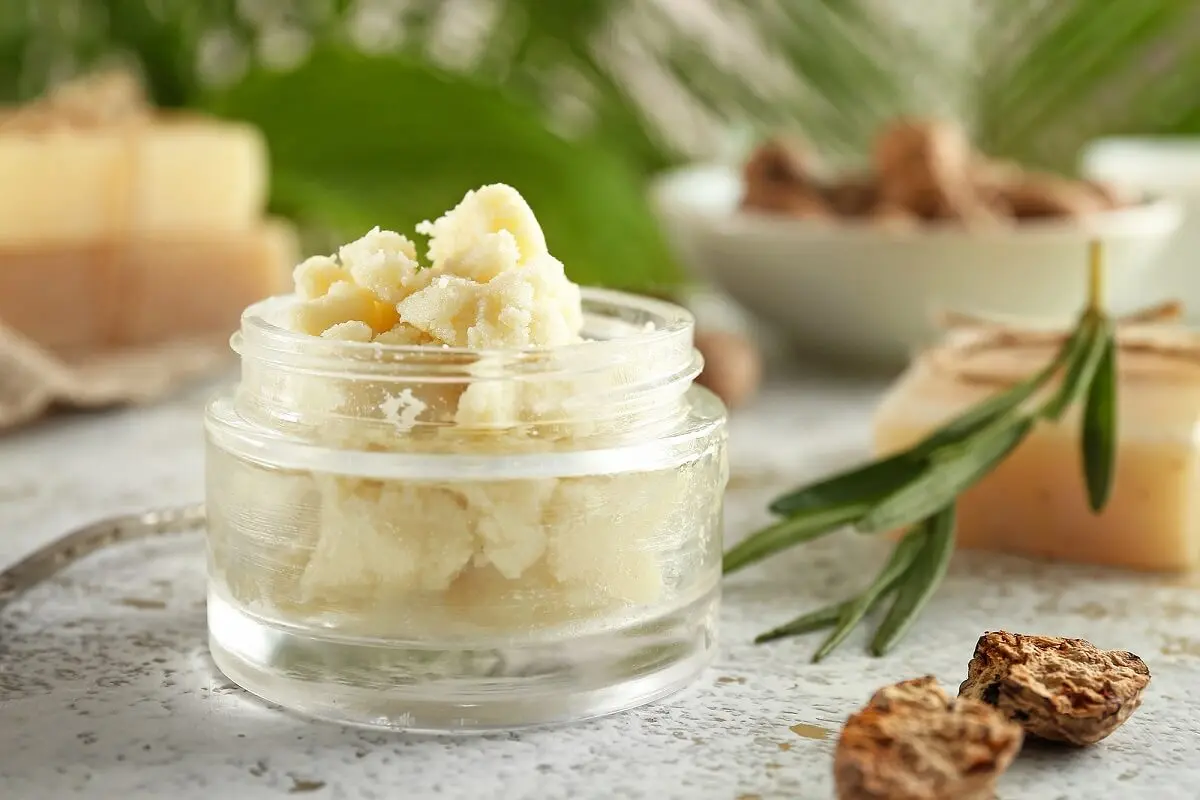 Manteca de karité como ingrediente natural cosmético.