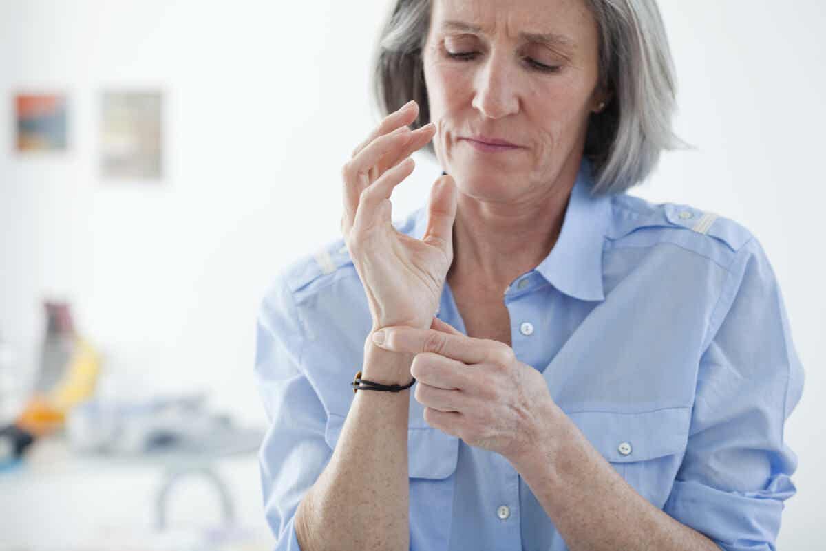 ¿Cuáles son los primeros síntomas del reumatismo?