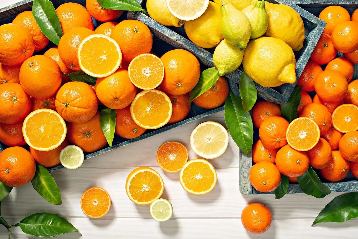 Cítricos son frutas ácidas.