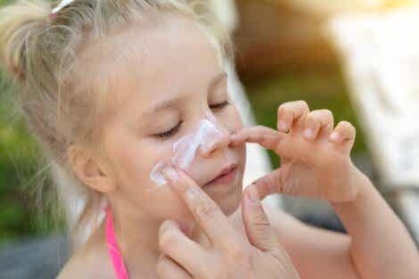¿Por qué es importante cuidar la piel de los niños en verano?