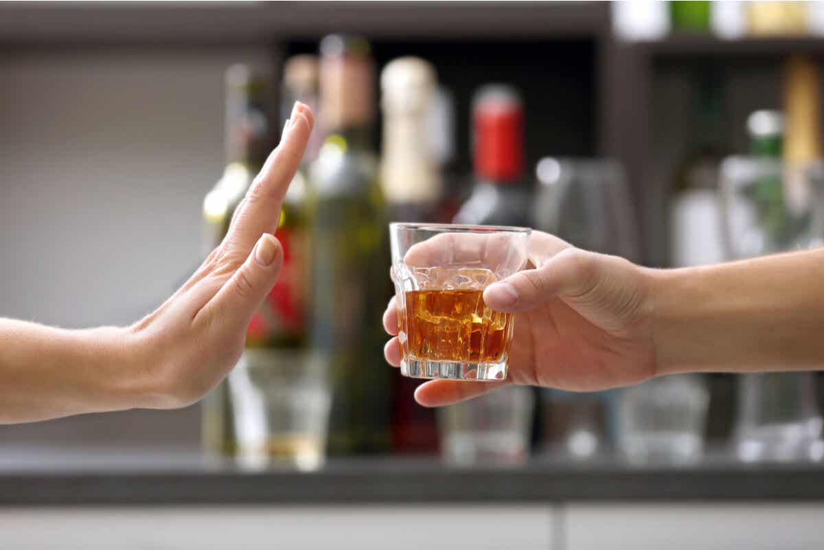 El dolor de cabeza y el hígado se relacionan cuando hay consumo de alcohol