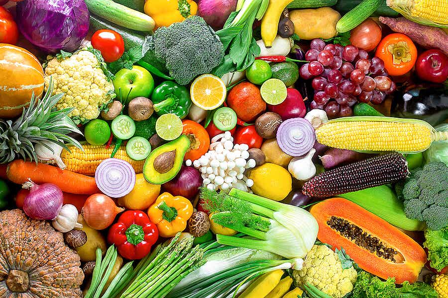 Las frutas y los vegetales son alimentos para mejorar la salud bucal