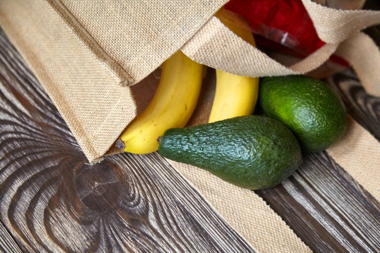 Las 4 frutas con más calorías y sus beneficios