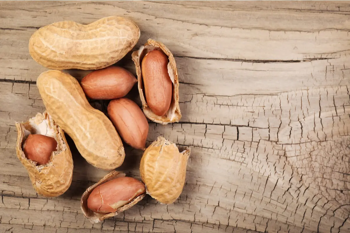 Cacahuates para hacer la preparación casera.
