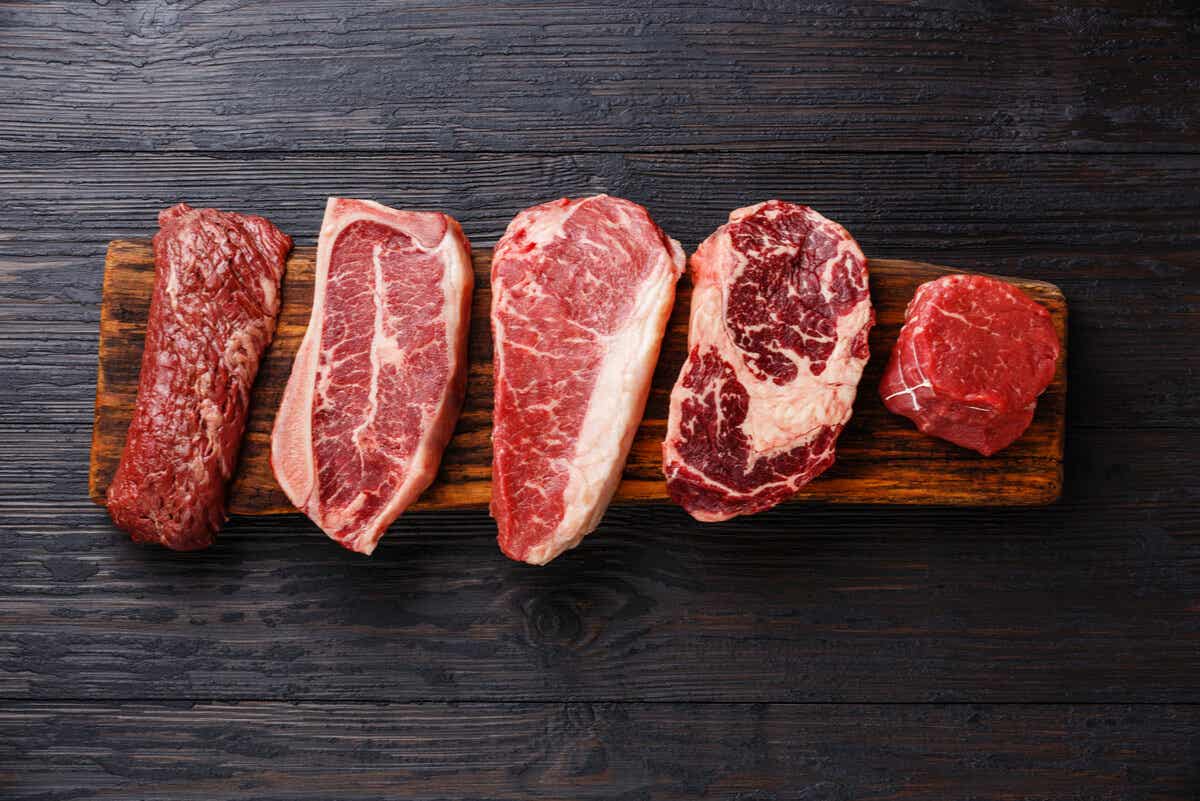 zmniejszyć obrzęk, unikając czerwonego mięsa