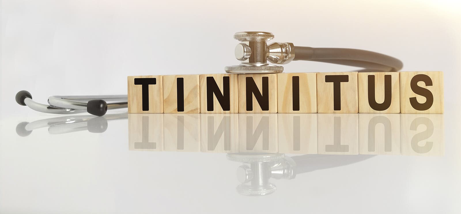 Palabra tinnitus.
