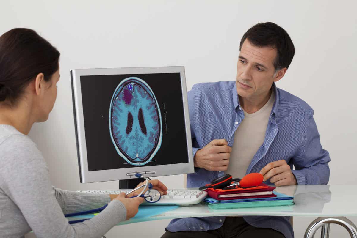 Paciente con prosopagnosia en el neurólogo.
