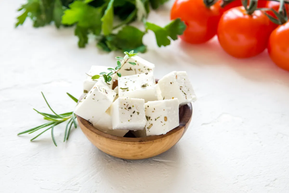Queso feta en cuadraditos