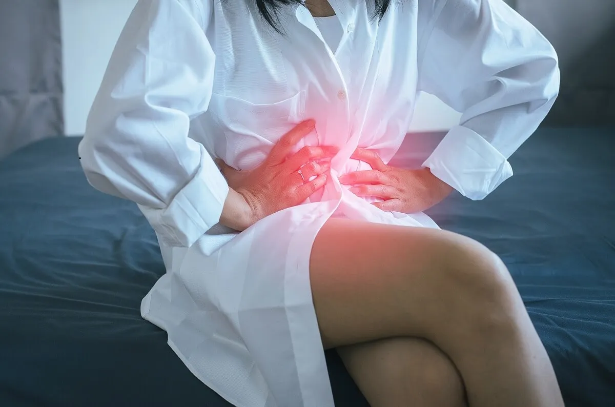 13 Kräutertees gegen Menstruationskrämpfe