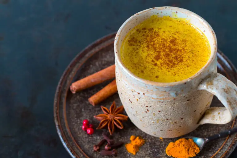 5 beneficios del té de cúrcuma y cómo prepararlo
