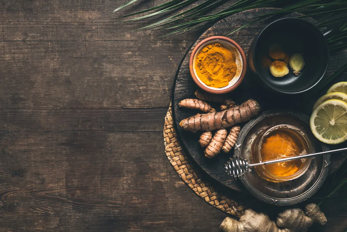 Ingredientes para té de cúrcuma.