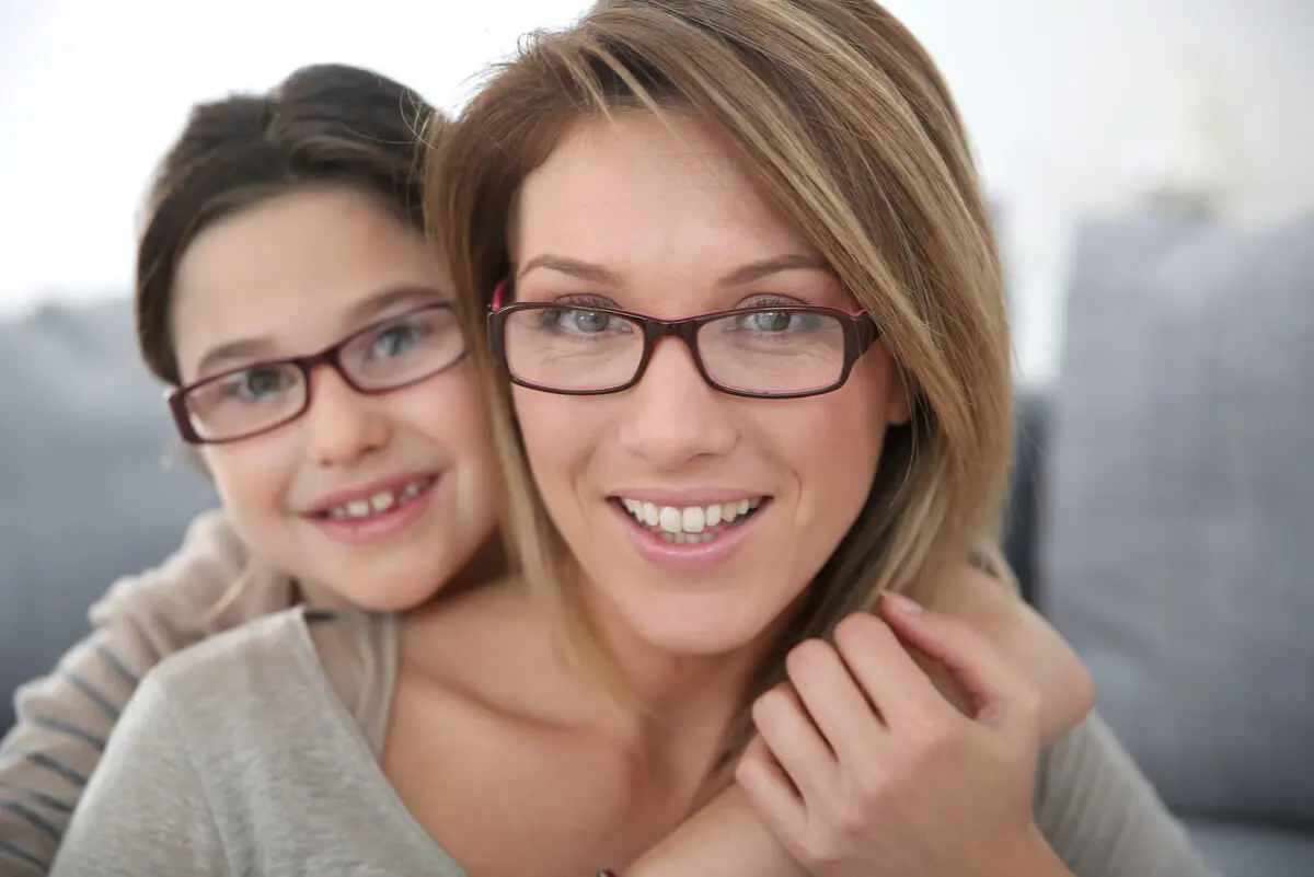 Gafas en madre e hija.