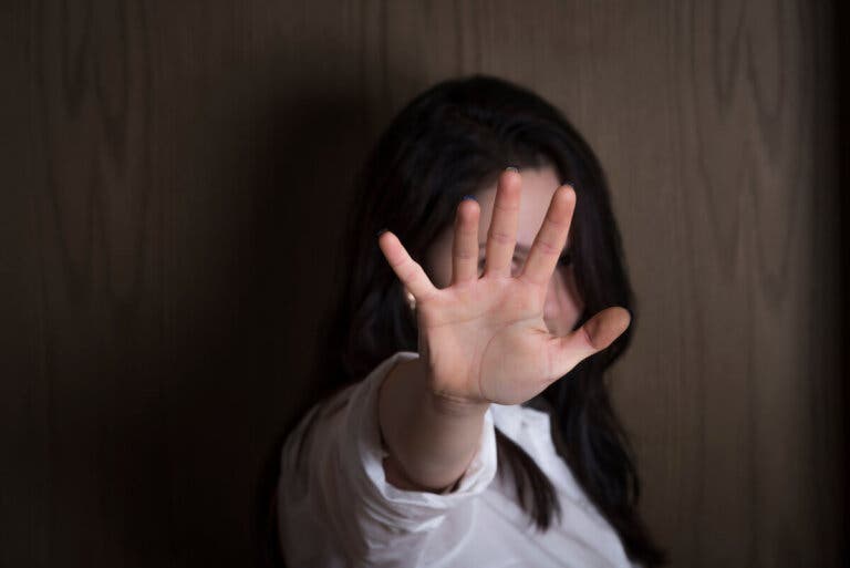 ¿Cuáles son los síntomas de la alexitimia?