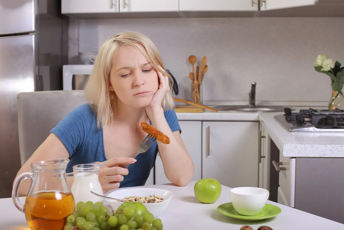 Mujer obsesionada con la dieta.