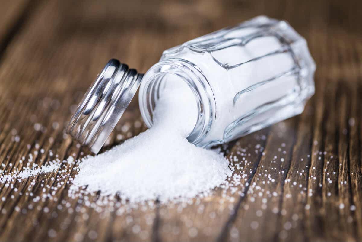 Zu viel Salz - ein umgefallener Salzstreuer
